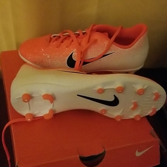 Nike Other - NIKE JR VAPOR 12 CLUB MG